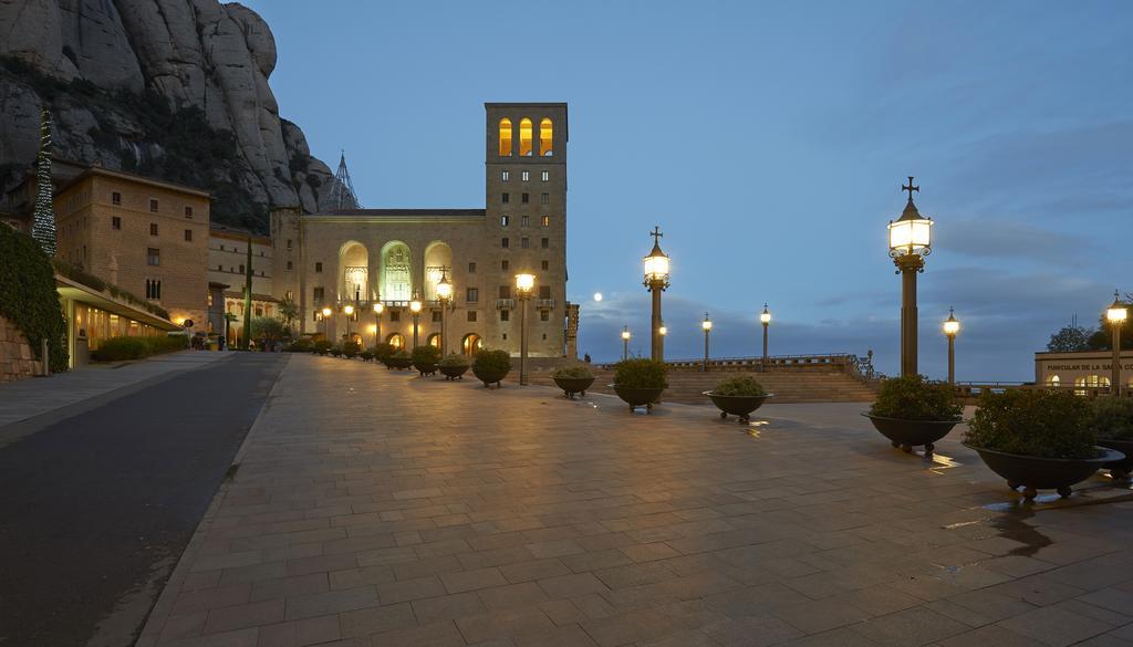 Apartamentos Montserrat Abat Marcet المظهر الخارجي الصورة