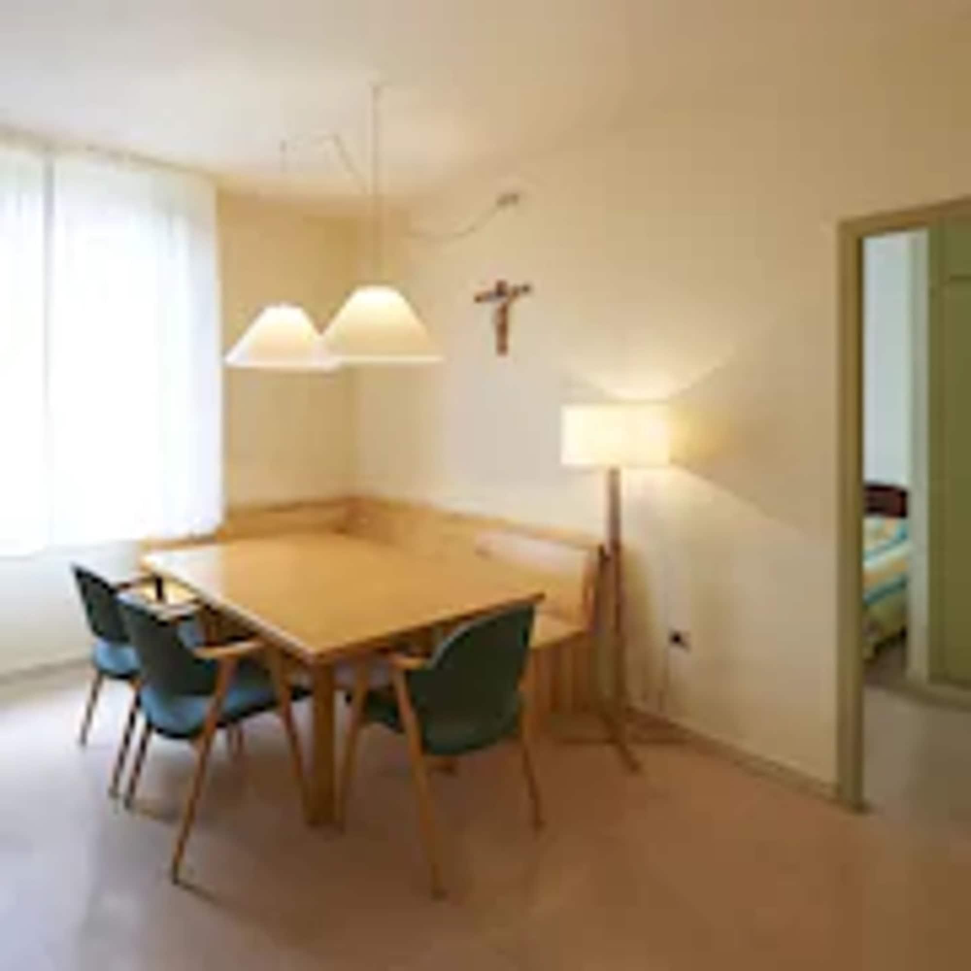 Apartamentos Montserrat Abat Marcet المظهر الخارجي الصورة
