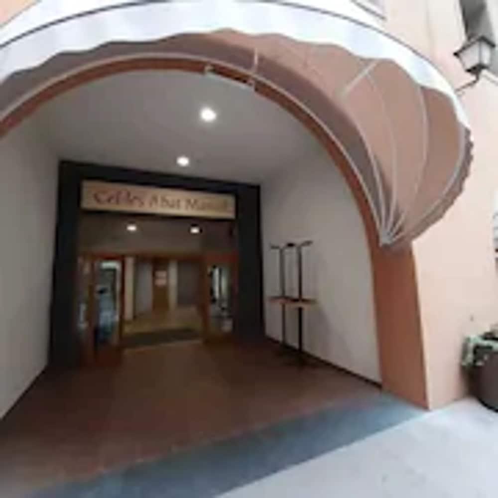 Apartamentos Montserrat Abat Marcet المظهر الخارجي الصورة