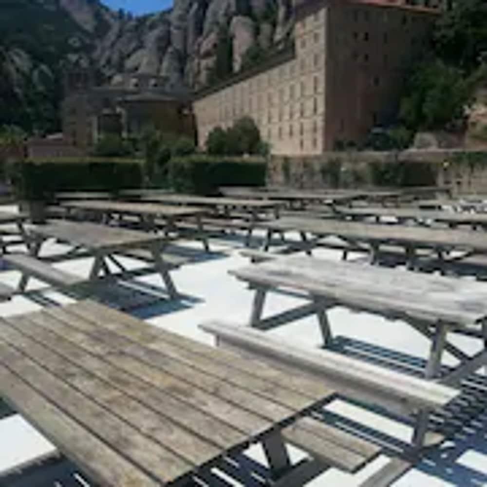 Apartamentos Montserrat Abat Marcet المظهر الخارجي الصورة