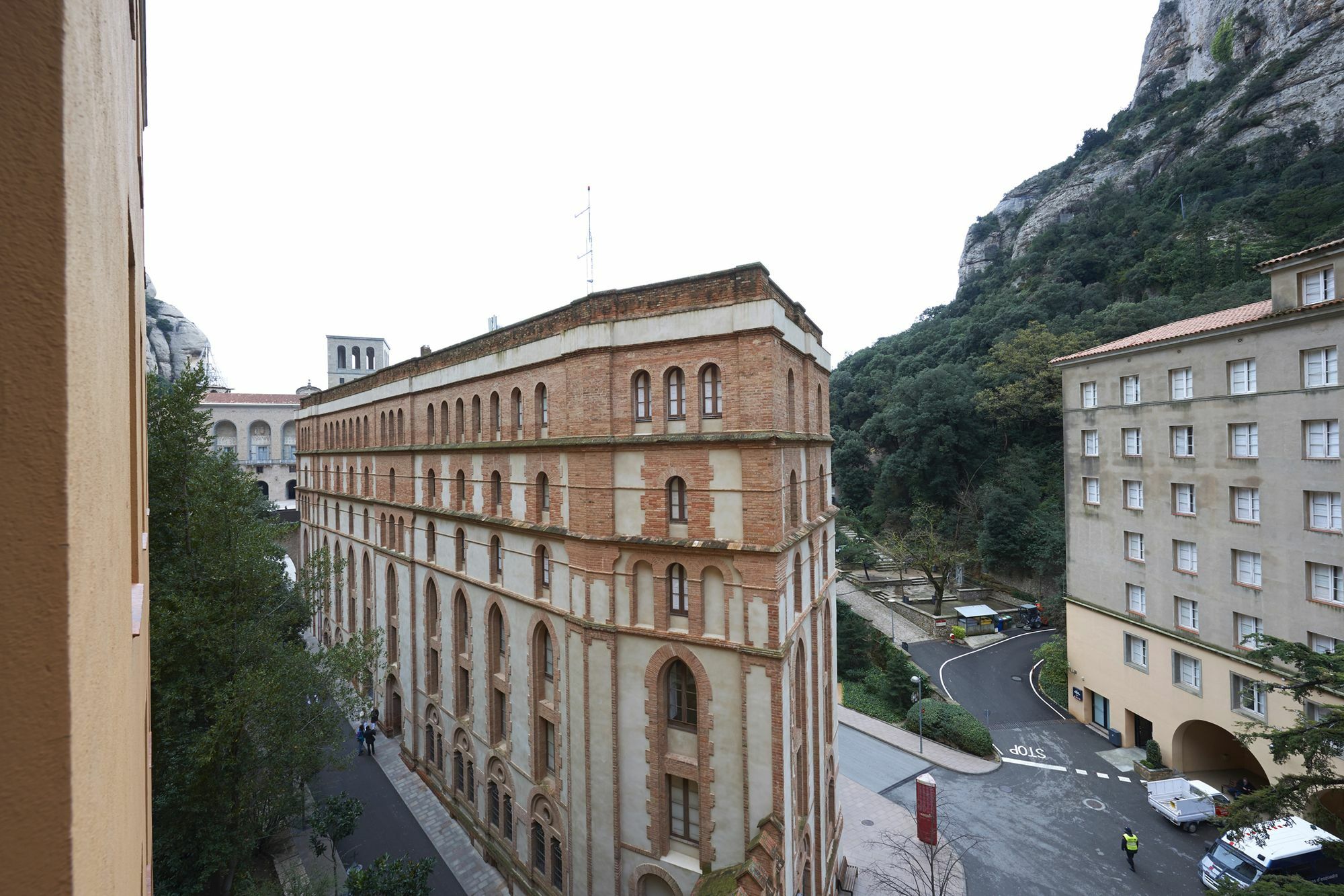 Apartamentos Montserrat Abat Marcet المظهر الخارجي الصورة